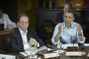 US President Barack Obama (R) and French President Francois Hollande attend a G8 session on May 19, 2012 in Maryland