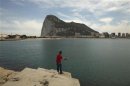 España dice que protegerá a sus pescadores en aguas de Gibraltar