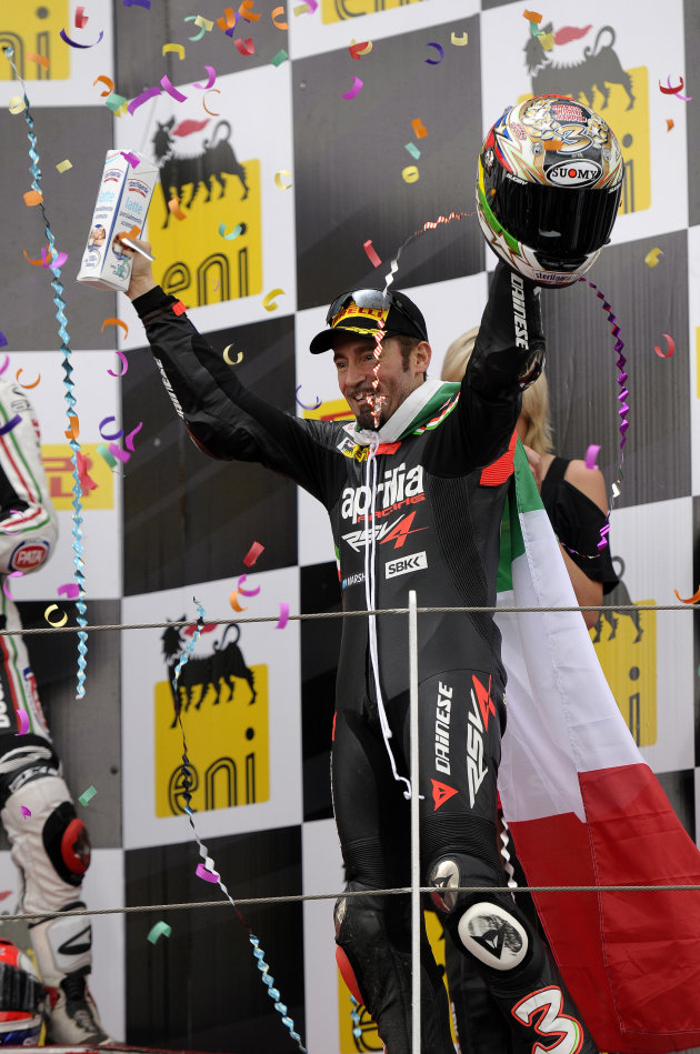938-R14-Biaggi-podium-jpg_103155