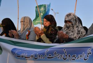 Women supporters of Pakistani party Jammat-e-Islami …