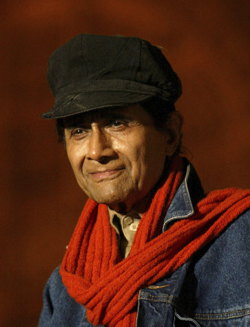 FILE - In this Sunday, Jan. 14, 2007 file photo, Bollywood star Dev Anand takes part in the Mumbai Festival in Mumbai, India. According to media reports, Anand died of a heart attack in a London hospital Saturday, Dec. 3, 2011. He was 88. (AP Photo/Gautam Singh,File)