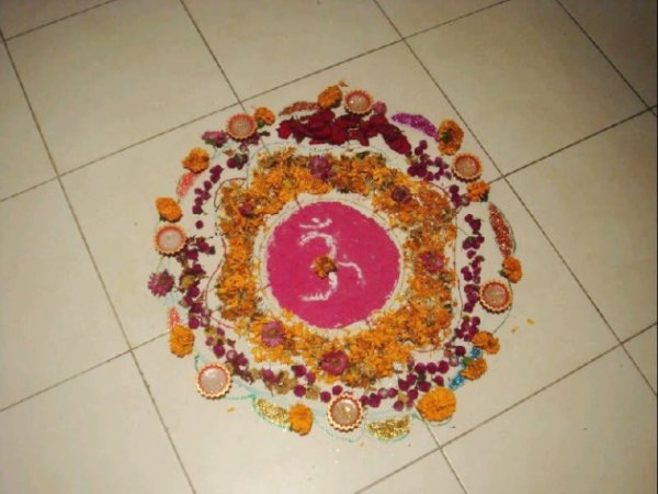  - Kolam-drawn-with-flower-petals-white-and-coloured-rice-flour-Image-courtesy-of-Amrita-Vohra