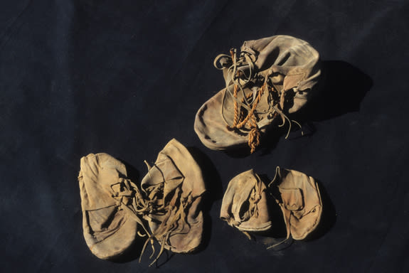 Lost and Found: Ancient Shoes Turn Up in Egypt Temple 4-Egypt-shoe-discovery