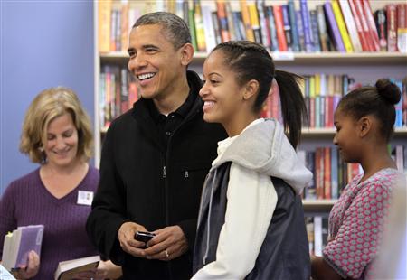 U.S. President Barack Obama and his daughters Malia and Sasha (R) visit One More Page bookstore in Arlington, Virginia, November 24, 2012. REUTERS/Yuri Gripas