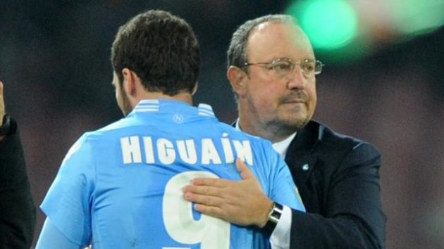Gonzalo Higuain with Napoli manager Rafa Benitez