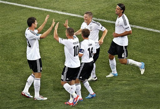 EURO 2012 LIVE: Netherlands 1 Germany 2