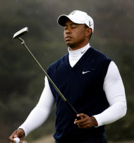 Tiger Woods reacciona luego de completar su recorrido al tercer hoyo en la primera ronda del torneo Frys.com, el jueves 6 de octubre del 2011, en San Martín, California (AP Foto/Dino Vournas)