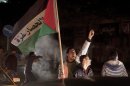 Palestinos celebran esta noche en Gaza la tregua acordada acordada con Israel, tras la mediación egipcia. EFE