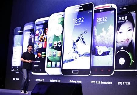 في الصين هواتف ذكية رخيصة تتفوق على ذكاء أبل 2012-08-16T122252Z_1_ACAE87F0YEH00_RTROPTP_2_OEGBS-CHINA-SMARTPHONES-SG6