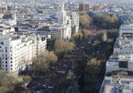 Decenas de miles de personas procedentes de diversos puntos de España se dieron cita el sábado en Madrid en las llamadas "Marchas de la dignidad" para denunciar lo que consideran una situación de "emergencia social" provocada por las medidas de austeridad. En la imagen, los manifestantes en el centro de Madrid, el 22 de marzo de 2014. REUTERS/Paul Hanna