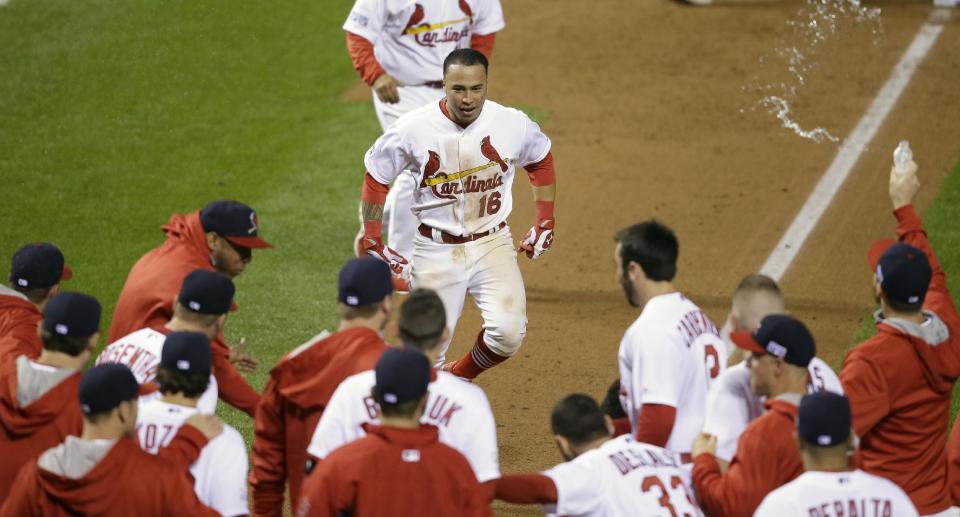Wong homers in 9th, Cards edge Giants to tie NLCS