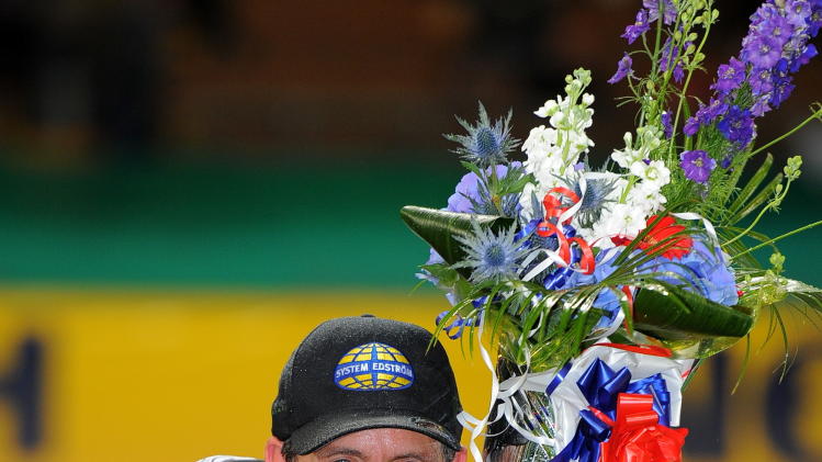  - usas-greg-hancock-celebrates-trophy-20110625-130644-881