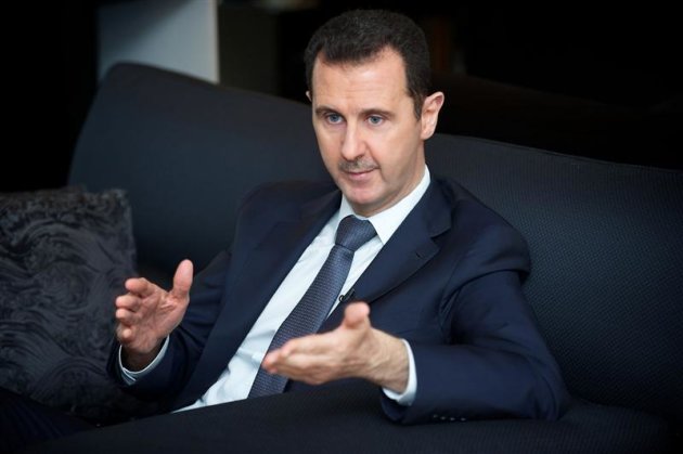 La France sera l'ennemie de la Syrie si elle participe à une intervention contre le régime de Damas, déclare Bachar al Assad lors d'une interview accordée au Figaro à paraître mardi. Par ailleurs, le président syrien ne nie pas que son armée possède des armes chimiques mais dément les avoir utilisées. /Photo prise le 2 septembre 2013/REUTERS/SANA
