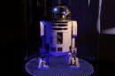 Un robot R2D2 de la saga Star Wars en el Museo de Artes y Oficios de París, el 29 de octubre de 2012