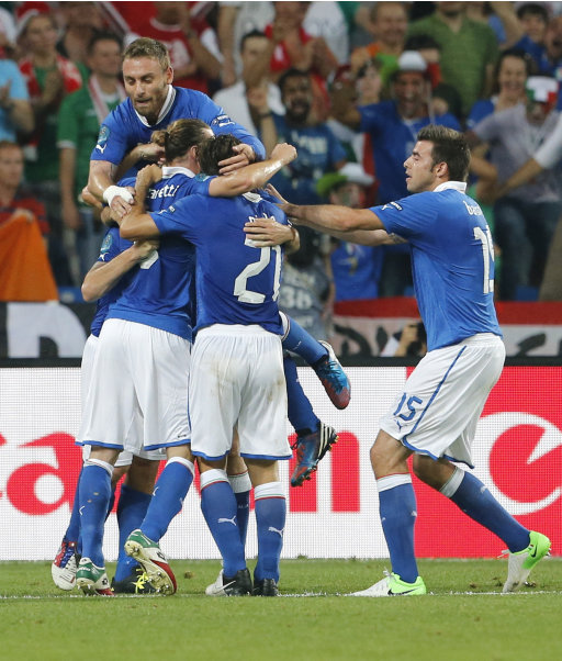 Italy's Antonio Cassano and teammates celebrates after their side's first goal during the Euro 2012 soccer championship Group C match between Italy and the Republic of Ireland in Poznan, Poland, Monday, June 18, 2012. (AP Photo/Gregorio Borgia)
