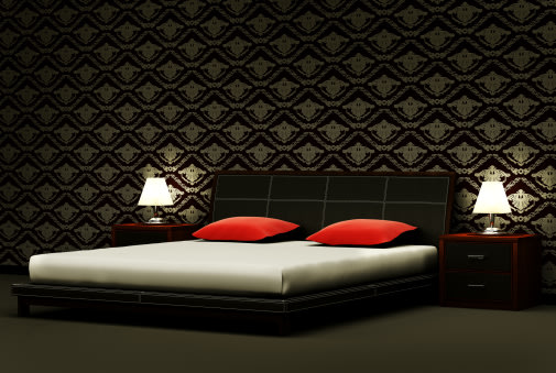 غرف نوم باللون الأسود:عاد اللون الأسود بقوة هذا العام من خلال غرف النوم الرئيسية مما يعطي المزيد من الفخامة للمنزل.