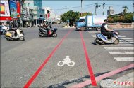 《不是亂畫…》馬路標線 多了藍綠和磚紅