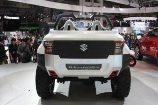 Suzuki X-Lander rear view