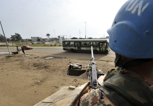 Soldados da ONU patrulham Abidjan; Sete foram mortos em uma emboscada