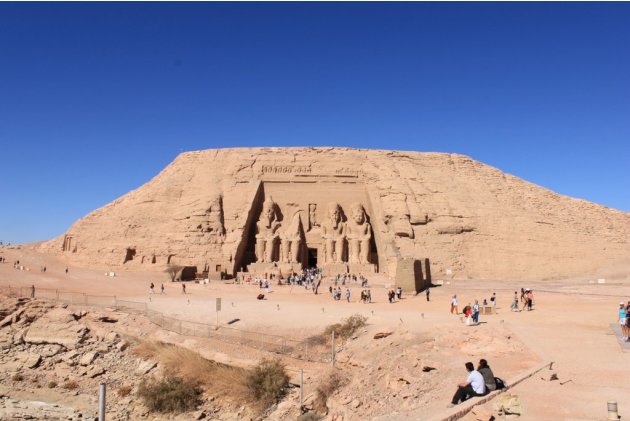 Cụm đền Abu Simbel   Đền thờ Isis không phải là trường hợp duy nhất là công trình được di dời và tái tạo. Cụm đền nổi tiếng Abu Simbel nằm gần biên giới với Sudan cũng là minh chứng cho những nỗi lực 