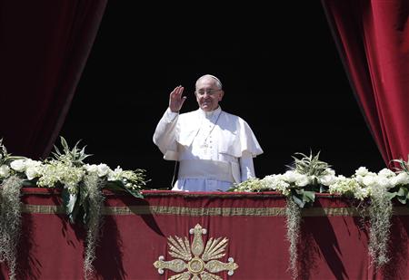 On Easter, Pope calls for end to war, condemns waste exacerbating hunger
