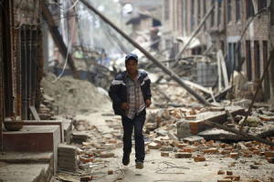 Nepal scrambles to organize quake relief, many flee capital.