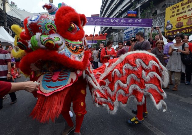 تخيم أجواء الفرح والبهجة على الصينيين منذ الثالث من فبراير الجارى لاحتفالهم بعيد الربيع الذى يوافق بداية العام الجديد وفقا للتقويم الصينى.