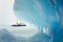 Una ventisca antártica detiene la operación de rescate de un barco varado