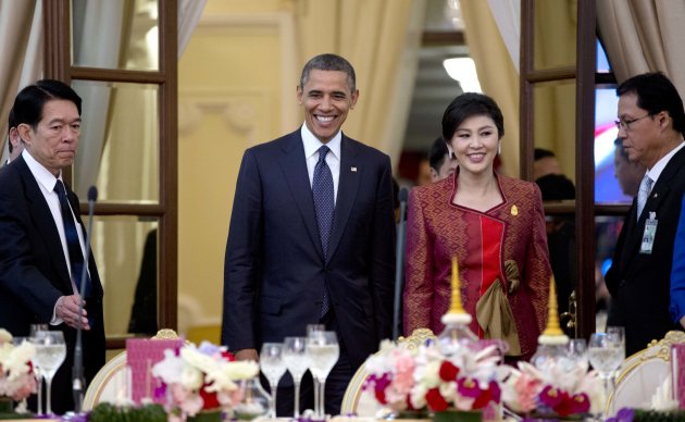 U.S. President Barack Obama, second left, and Thai Prime Minister Yingluck Shinawatra, second right, arrive for an official dinner at Government House in Bangkok, Thailand, Sunday, Nov. 18, 2012. (AP Photo/Carolyn Kaster)