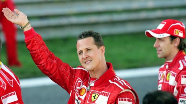 O ex-campeão mundial de Fórmula 1 Michael Schumacher foi hospitalizado neste domingo depois de cair e bater a cabeça em uma pista de esqui nos Alpes franceses. Ainda não se sabe a gravidade do machucado.