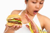 現代上班族三餐攝取高油脂且缺乏運動，長期造成膽固醇囤積，易增加腹部肥胖和心血管疾病的風險。