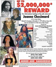 Combo de fotografías cedida por la Policía Estatal de Nueva Jersey, de Joanne Chesimard, agregada hoy a la lista de los delincuentes más buscados por el FBI, siendo la primera mujer en entrar a ese grupo de personas. EFE