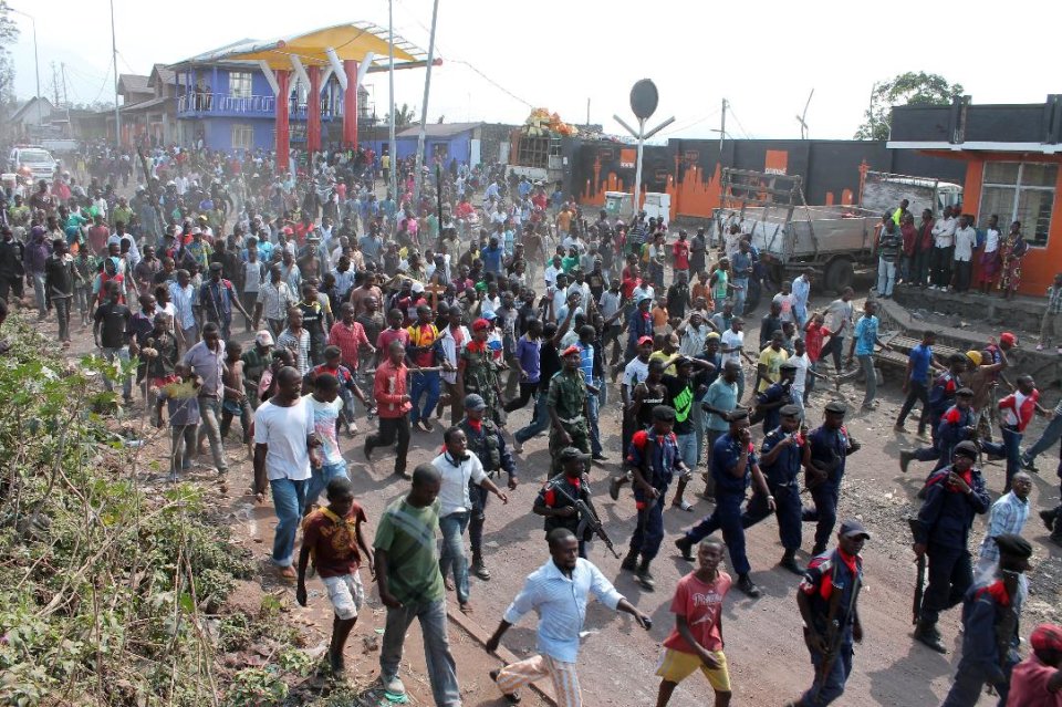 Manifestantes protestan por la violencia en Goma, Congo, el sábado 24 de agosto del 2013. (Foto AP/Alain Wandimoyi)