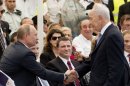 Russia's president Vladimir Putin (L) greets Israeli president Shimon Peres at the unveiling of a the WWII memorial