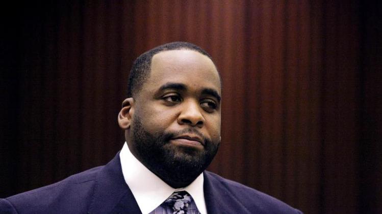 Former Detroit Mayor Kwame Kilpatrick appears in Wayne County Circuit Court for his sentencing October 28, 2008 in Detroit, Michigan