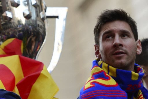 Messi é acolhido pela torcida do Barça em 13 de maio de 2013