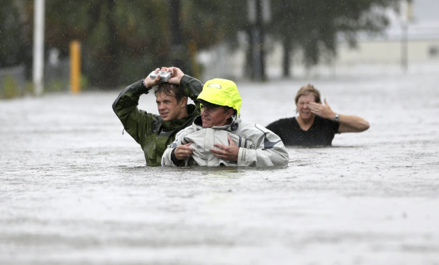 Isaac moves north after drenching U.S. Gulf, New Orleans - Yahoo! News