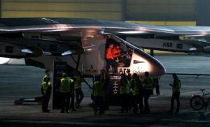 Swiss pilot Bertrand Piccard (L) speaks with his colleague,&nbsp;&hellip;