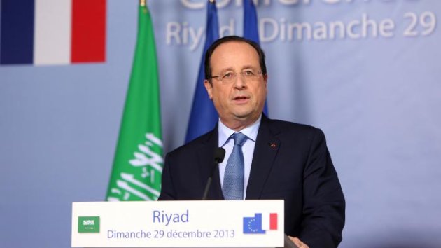 Pour Hollande, "il faut approuver et soutenir" l'initiative de Valls contre Dieudonné