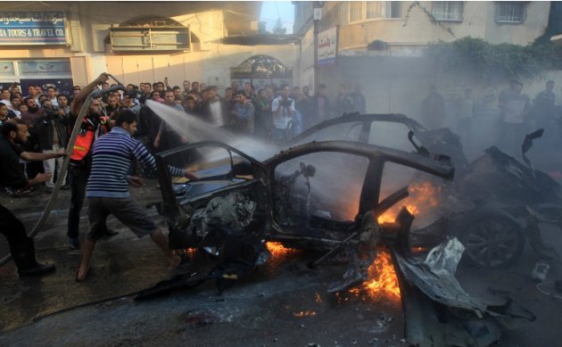 سيارة الجعبري بعد تعرضها للقصف المباشر من الطيران الاسرائيلي