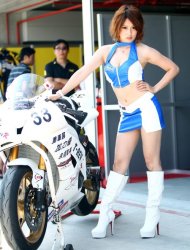 亞洲摩托車錦標賽》賽車女郎也是車手　Vita吸睛度百分百