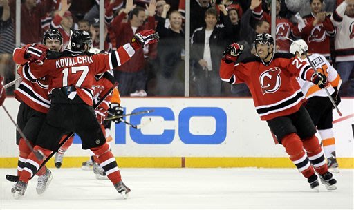 Kings sweep Blues; Devils take command of Flyers, 3-1 201205062007724502802-p2