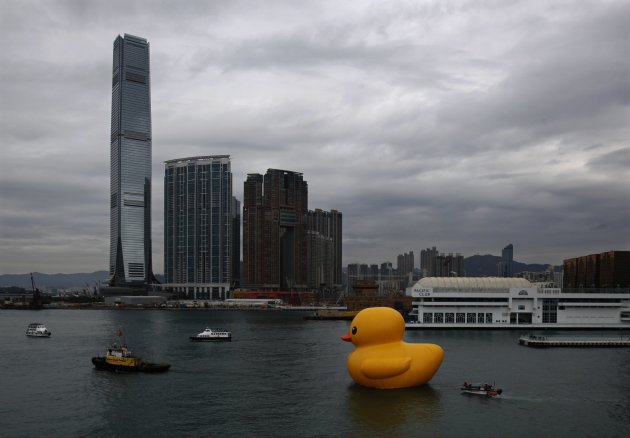 Rubber Duck by Dutch artist Hofman floats at in front of Hong Kong's highest skyscaper International Commerce Centre