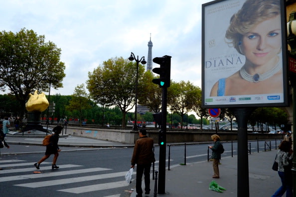 ملصق دعاية لفيلم "ديانا" فى باريس يغضب أصدقاء أميرة القلوب 182531369-jpg_094208