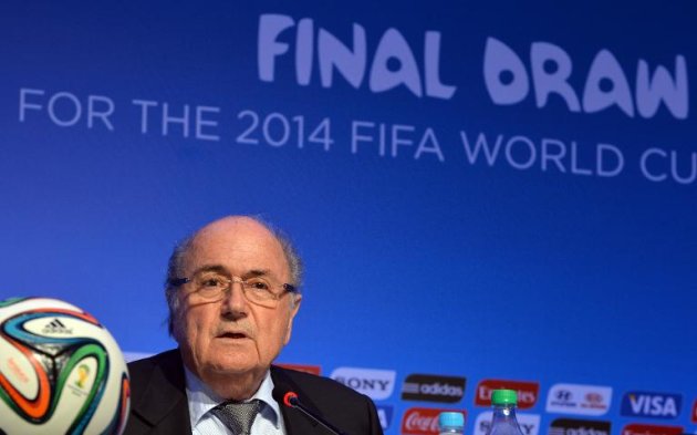 O presidente da Fifa, Joseph Blatter, dá uma entrevista coletiva antes do sorteio dos confrontos da Copa do Mundo de 2014, na Costa do Sauípe, na Bahia, em 5 de dezembro de 2013