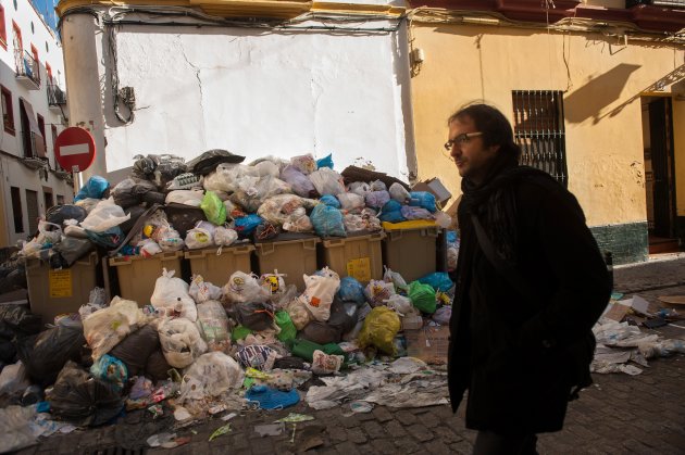 TF  photographies urbaines Seville-waste-disposal-strike-20130206-033444-800