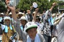 Unos pescadores de Fukushima se manifiestan contra la planta nuclear de la operadora Tokyo Electric Power Company (TEPCO), en Tokio (Japón). EFE/Archivo