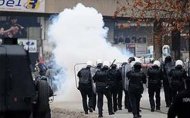 ΠΓΔΜ: 26 τραυματίες από τα επεισόδια μεταξύ Αλβανών διαδηλωτών και αστυνομίας