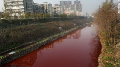 Trung Quốc: nước sông thành màu máu Trungquoc1