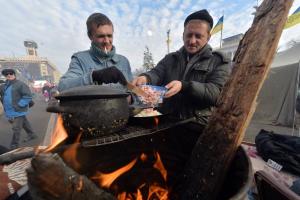 Protesters cook at the camp of the Ukrainian opposition&nbsp;&hellip;